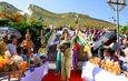 ลพบุรี สืบสานประเพณีตักบาตรเทโวโรหณะวันออกพรรษา นมัสการพระพุทธไสยาสน์