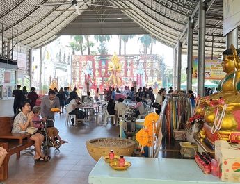 ปทุมธานี แก้บนท้าวเวสฯจัดเต็ม! น้ำดื่ม 240 ขวด ข้าวสาร 100 กิโลฯ ขายบ้าน 2 ครั้งติดปิดดีลล่าสุด 1.65 ล้านบาท ลูกค้าแน่นร้านซ่อมยอดหมื่นกว่าบาทต่อวัน