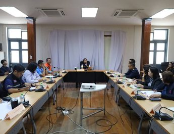 จังหวัดประจวบคีรีขันธ์ ประชุมหารือแนวทางการช่วยเหลือประชาชนผู้ประสบภัย