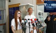 “อาจารย์เบียร์ คนตื่นธรรม” พร้อม “ขวัญ-อุษามณี ไวทยานนท์” เข้าแจ้งความดำเนินคดีกับผู้กระทำผิด หลังถูกชายที่แอบอ้างเป็นจิตอาสา หลอกขอเงินบริจาคนำไปประกอบอาหารช่วยผู้ประสบภัยน้ำท่วม แต่ภายหลังพบข้อสงสัยว่าเงินอาจถูกนำไปใช้ผิดวัตถุประสงค์ พร้อมระบุมีผู้เสียหายหลายราย มูลค่าความเสียหายรวมอาจเกือบ 1 ล้านบาท