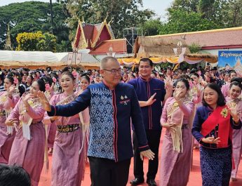 ชาวนครพนมพร้อมใจรำบูชาพระธาตุพนม ถวายเป็นพุทธบูชา เนื่องในวันออกพรรษา ประจำปี 2569