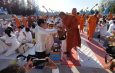 พุทธศาสนิกชนร่วมตักบาตรเทโว 500 รูป เนื่องในวันออกพรรษา ณ พุทธอุทยานนานาชาติ หนองคาย