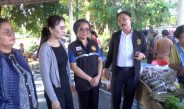 สกลนคร นายก ทต.หนองหลวงเปิดศาลา 8 เหลี่ยมให้ชาวบ้านขายสินค้าฟรี