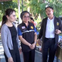 สกลนคร นายก ทต.หนองหลวงเปิดศาลา 8 เหลี่ยมให้ชาวบ้านขายสินค้าฟรี