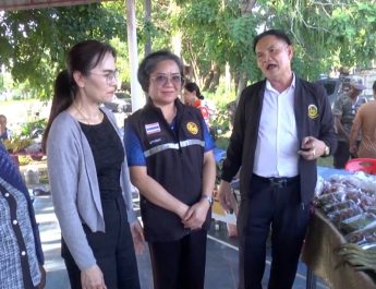สกลนคร นายก ทต.หนองหลวงเปิดศาลา 8 เหลี่ยมให้ชาวบ้านขายสินค้าฟรี