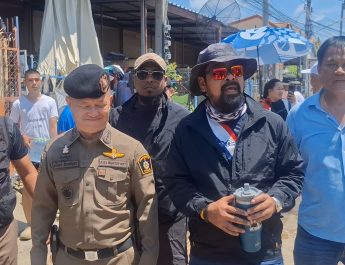 ผู้การปากน้ำ ร่วมกับ เต้ อาชีวะ ลงพื้นที่บางบ่อแจกถุงยังชีพกับชาวบ้านที่โดนน้ำท่วม