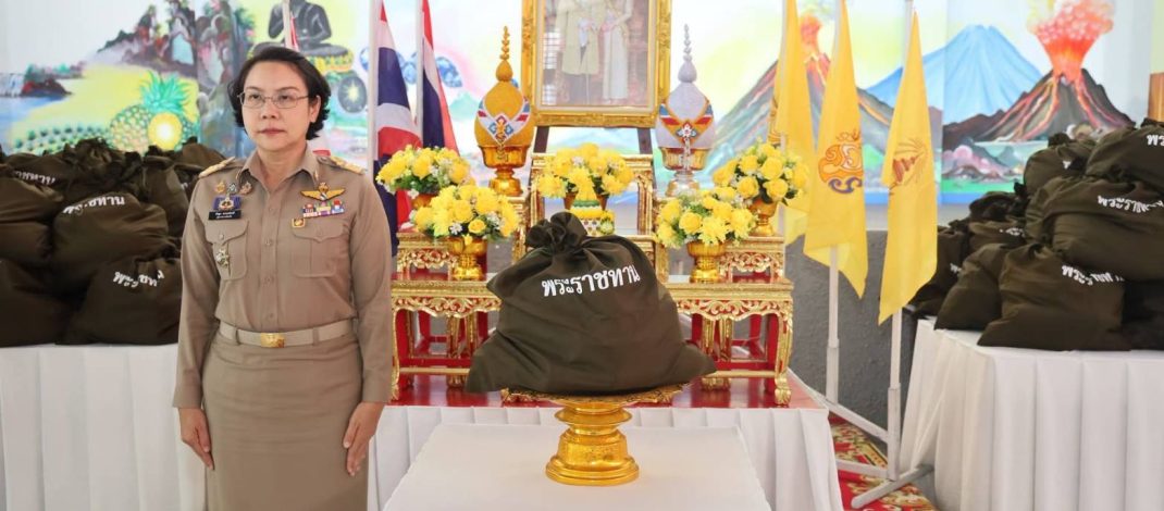 กาญจนบุรี : ผวจ.กาญจน์ เชิญถุงยังชีพพระราชทานแก่ราษฎรผู้ประสบภัยในพื้นที่ อำเภอบ่อพลอย อำเภอหนองปรือ อำเภอห้วยกระเจา