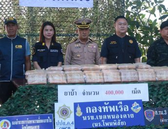 หน่วยเรือโพนพิสัย นรข.เขตหนองคาย แถลงผลการจับกุมหนุ่มเมืองหนองคาย ได้พร้อมยาบ้า 2 แสนเม็ด นำตัวมาทำแผนเจออีก 2 แสนเม็ด ซุกพงหญ้า