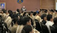 ปราจีนบุรี โปรดเกล้าฯ ให้องคมนตรี เชิญถุงพระราชทาน แก่ผู้ประสบอุทกภัย จ.ปราจีนบุรี