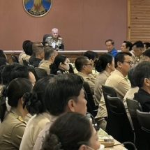 ปราจีนบุรี โปรดเกล้าฯ ให้องคมนตรี เชิญถุงพระราชทาน แก่ผู้ประสบอุทกภัย จ.ปราจีนบุรี