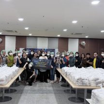 วิทยาลัยการปกครอง รวมน้ำใจ เร่งทำอาหารน้ำดื่มมอบให้ผู้ประสบภัยน้ำท่วม