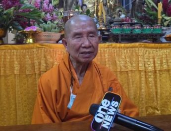 กาญจนบุรี : เจ้าอาวาสวัดถาวรวรารามรับมือมวลน้ำหลากผ่านพระตำหนักได้ทันท่วงที ไร้ความเสียหาย พพร้อมเชิญชวนนักท่องเที่ยวร่วมสักการะสิ่งศักดิ์สิทธิ์