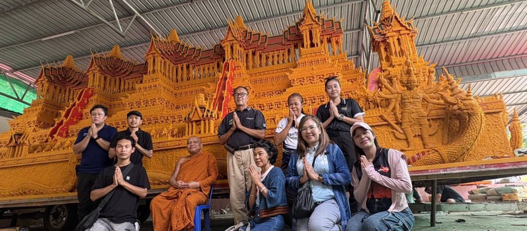 สกลนคร ตามรอยช่างทำปราสาทผึ้ง 6 คุ้มวัด สืบสานภูมิปัญญาคนรุ่นเก่าสู่รุ่นใหม่