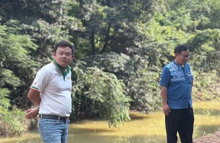 “สส.ชนาธิป ศุภศิริ” สส.แพร่ เขต 2 “เดินหน้า” พี่น้องประชาชน ล่าสุด ให้ทีมงานลงพื้นที่ ดำเนินการปรับปรุงถนนทางลัดชั่วคราวบริเวณด้านหลังที่ทำการการไฟฟ้าส่วนภูมิภาค อ.สอง