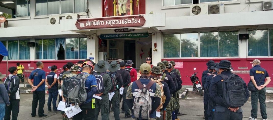 อำเภอแม่สะเรียงระดมค้นหาชายวัย 31 ปี พลัดหลงป่า พบตัวแล้ว เร่งช่วยเหลือนำส่งโรงพยาบาล