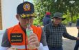 ปราจีนบุรี รองผู้ว่าเร่งลงตรวจน้ำสีดำที่ประตูน้ำพร้อมส่งตรวจ