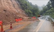 พังงาเตือนภัยดินสไลด์ปิดทับถนนเขาท่ากะได เส้นทางกะปง–ท้ายเหมือง เจ้าหน้าที่เร่งเคลียร์พื้นที่ หลังฝนตกต่อเนื่อง