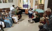 รวมพลังนักศึกษาหลักสูตรการเรียนรู้กสิกรรมไร้สารพิษและอาหารเพื่อเศรษฐกิจและสุขภาวะพึ่งตนเองตามวิถีเศรษฐกิจพอเพียงโดยความร่วมมือของมหาวิทยาลัยสุโขทัยธรรมาธิราชและแพทย์วิถีธรรมดรใจเพชร กล้าจน