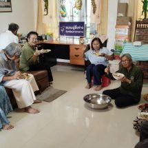 รวมพลังนักศึกษาหลักสูตรการเรียนรู้กสิกรรมไร้สารพิษและอาหารเพื่อเศรษฐกิจและสุขภาวะพึ่งตนเองตามวิถีเศรษฐกิจพอเพียงโดยความร่วมมือของมหาวิทยาลัยสุโขทัยธรรมาธิราชและแพทย์วิถีธรรมดรใจเพชร กล้าจน