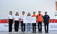 นครปฐม จับมือกลุ่มเซ็นทรัล มอบถุงยังชีพ 300 ถุง ช่วยเหลือผู้ประสบอุทกภัยอำเภอสามพราน